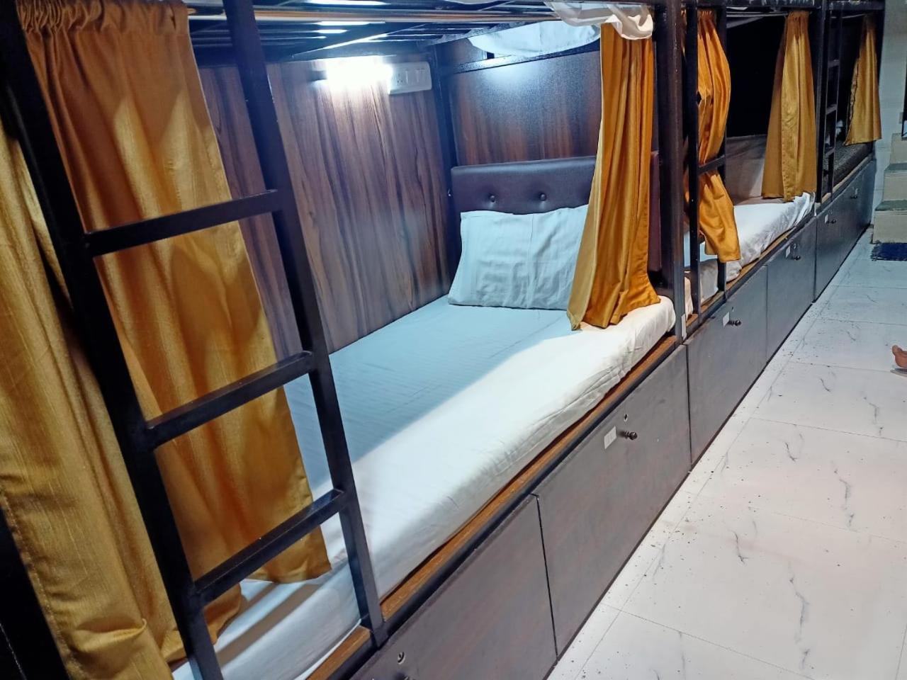 Hotel Golden View Dormitory à Bombay Extérieur photo